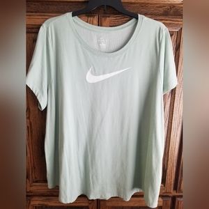 Womens Plus Size 3X NIKE short sleeved Tee in a beautiful mint green~🌱